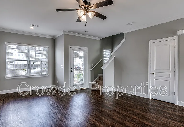 359 Halton Crossing Dr SW — Photo 3