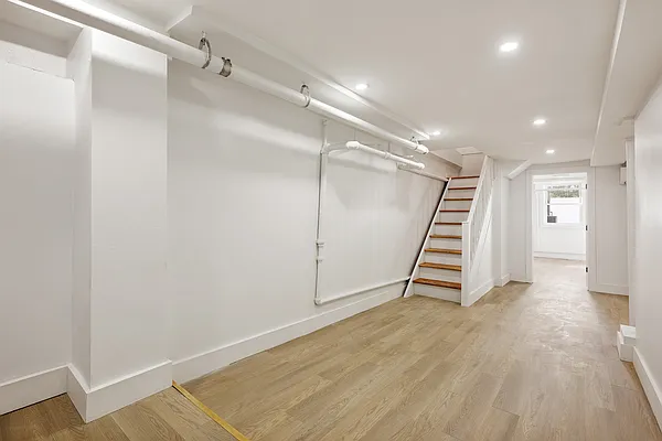 Building, photo 2