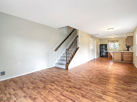 5th image of 401 Buermann Ave APT 3