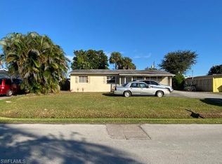 900 Coconut Cir E, Naples, FL 34104