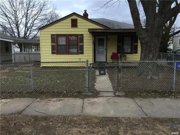 635 N 3rd St, Wood River, IL 62095