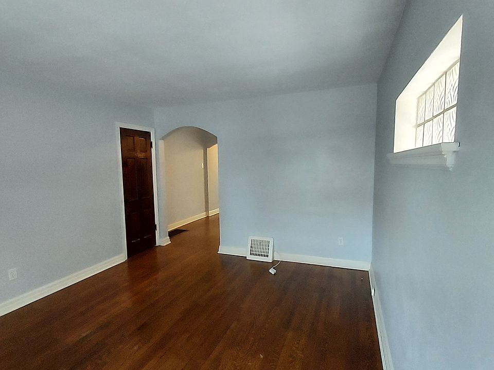Living room has Coat closet too.
