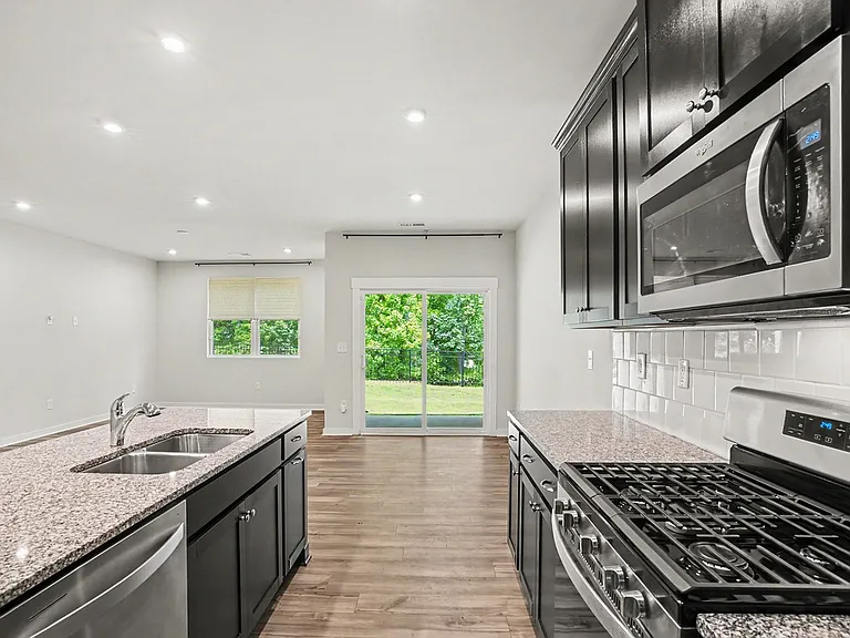 9512 Munsing Dr — Photo 12