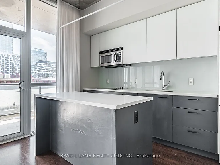 478 King St W #512 — Photo 5