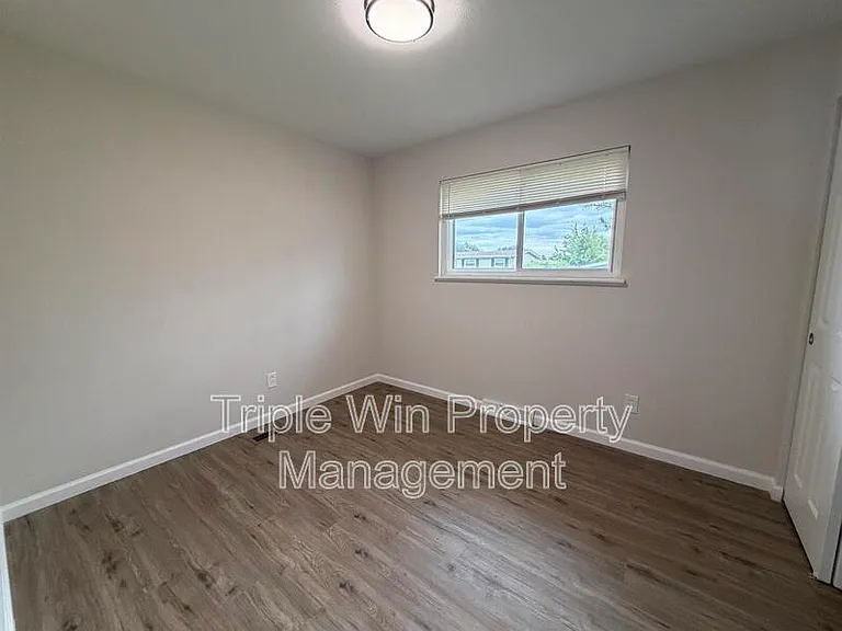 1315 Bobolink Dr — Photo 11