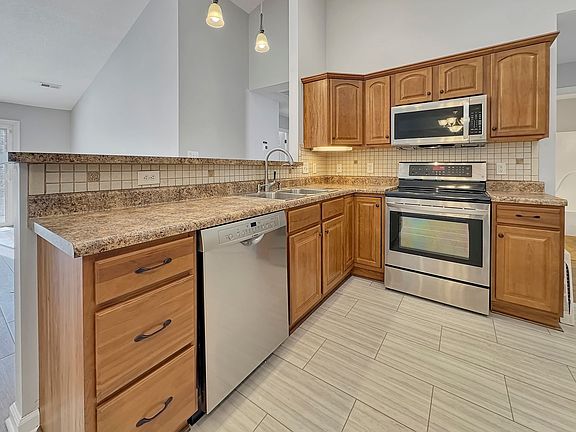 5th image of 8781 Carriage House Way