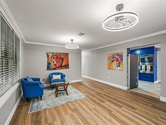 4th image of 1518 CREST AVENUE