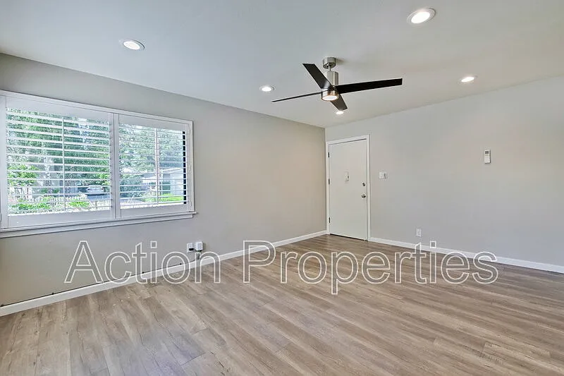 2 bed, 1.0 bath, 800 sqft, $4,295 — Photo 2