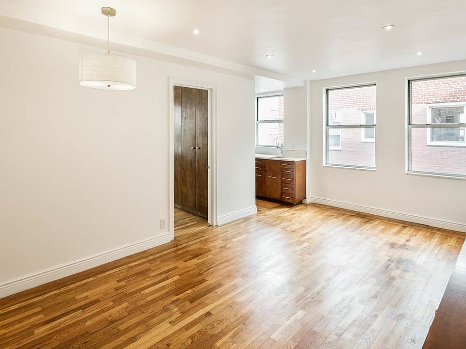 1st image of 333 E 43rd St APT 1016