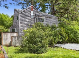 523 N Hemlock St, Cannon Beach, OR 97110