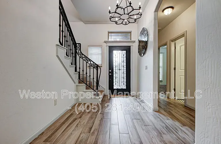 300 SW 171st St — Photo 3
