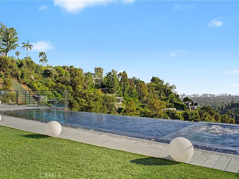 9459 Beverly Crest Dr — Photo 60