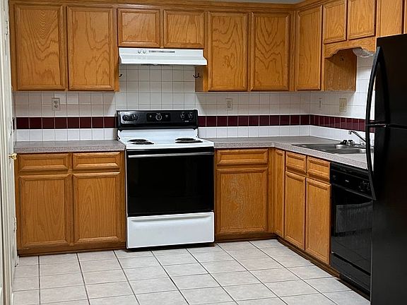 4th image of 3208 Raven Dr #B