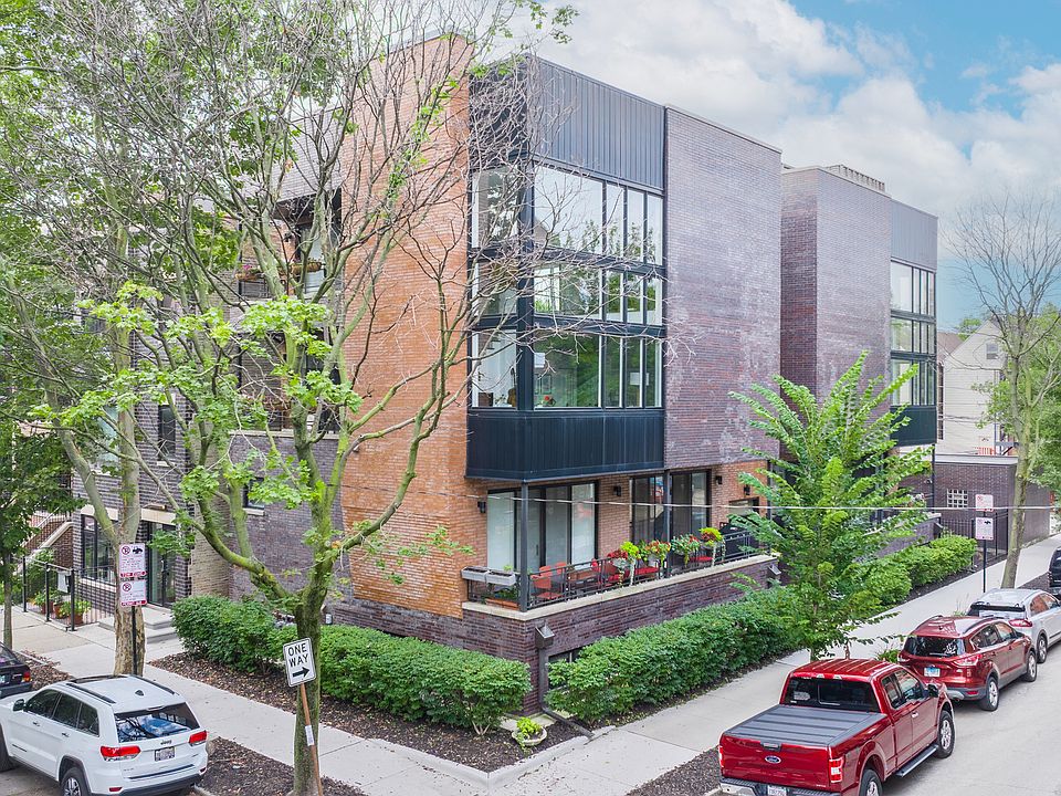 1st image of 1641 W Pearson St APT 2W