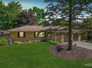 92 Neil Rd, Sugar Grove, IL 60554