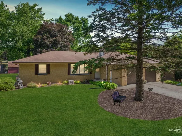 92 Neil Rd, Sugar Grove, IL 60554