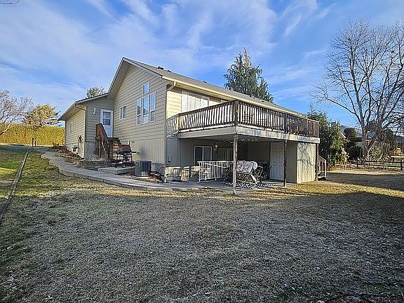 Backyard corner houseview