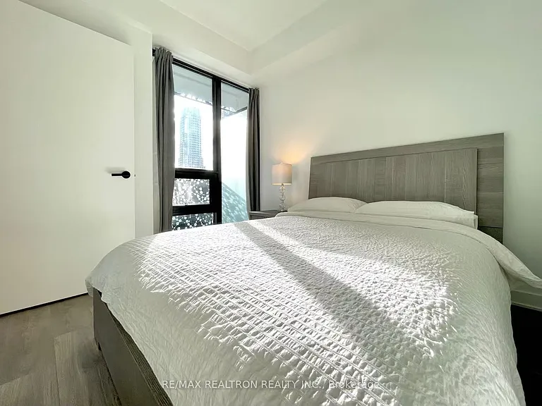 55 Charles St E #1609 — Photo 8