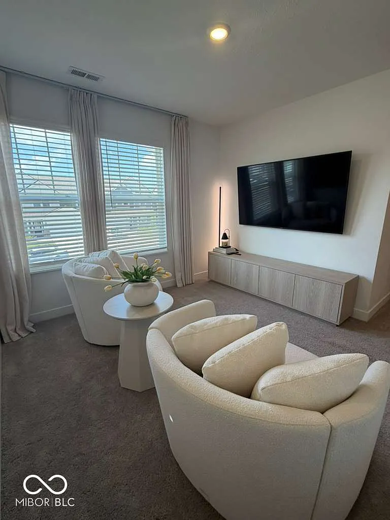 4 bed, 2.5 bath, 1868 sqft, $2,600 — Photo 2