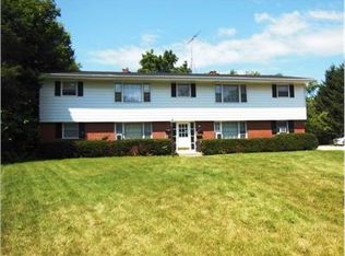 128 Caroline Ct APT C, Geneva, IL 60134