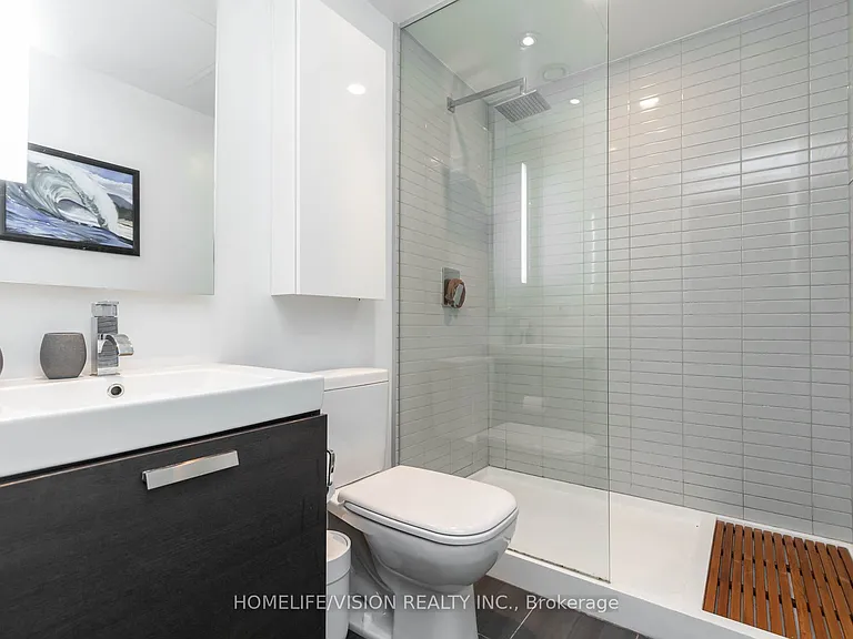 629 King St W #323 — Photo 12