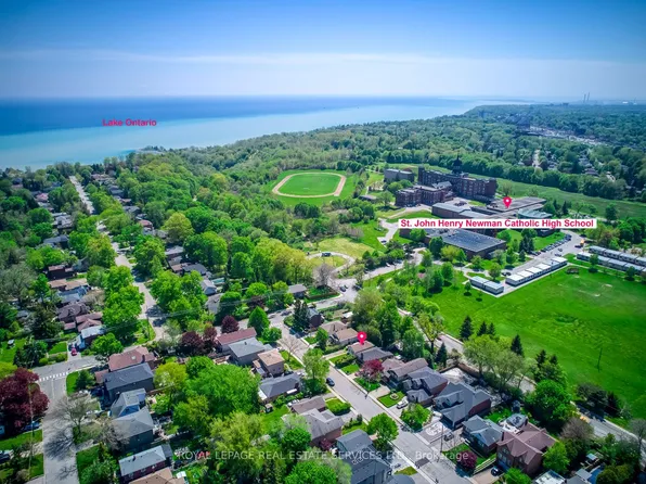 10 Thatcher Ave, Toronto, ON M1M 2M2