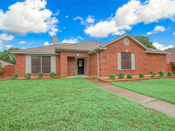 3rd image of 916 Breckenridge Dr