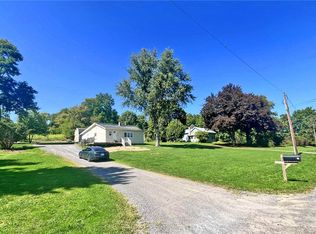 2095 Schilling Rd, Palmyra, NY 14522