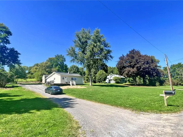2095 Schilling Rd, Palmyra, NY 14522