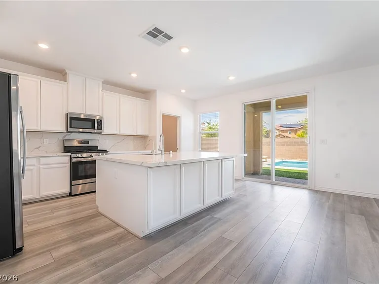 3952 Henny Ave — Photo 14