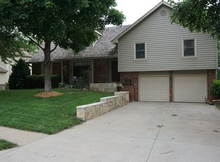 6589 Hallet St, Shawnee, KS 66216