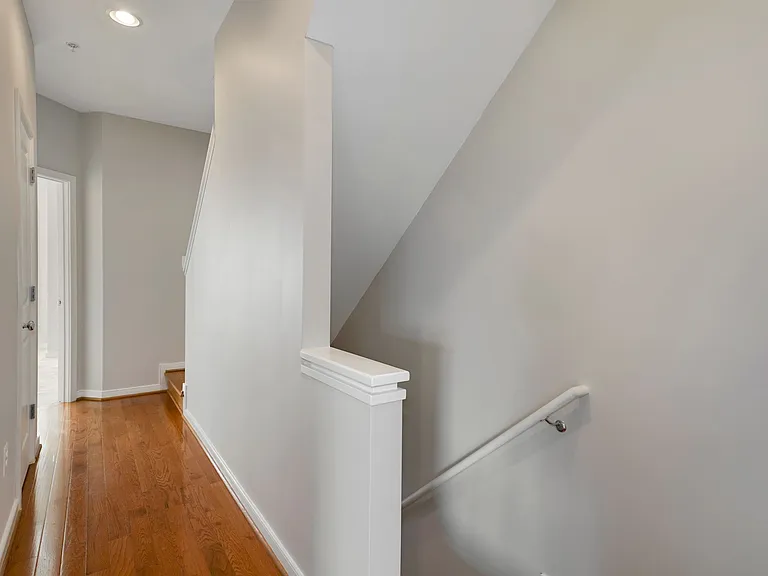918 4th St SE — Photo 17