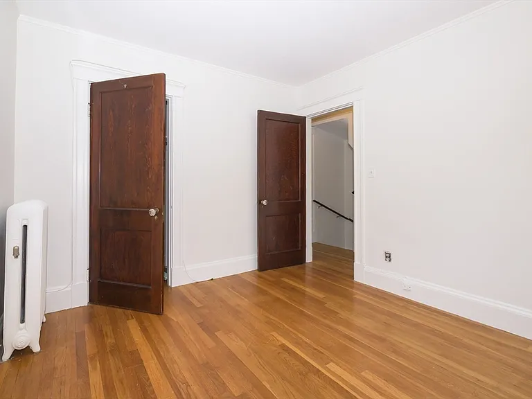 24 Oak St — Photo 12
