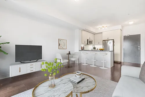 3170 Erin Mills Pkwy #321 Photo 1