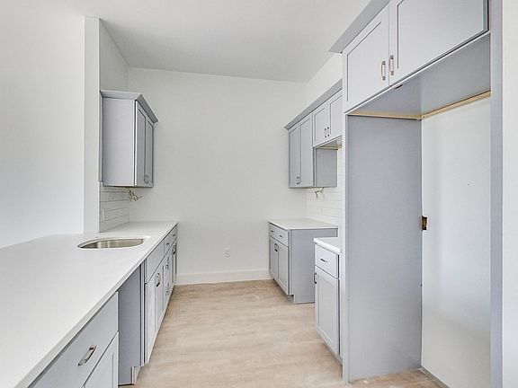 5th image of 163 Glen St #204