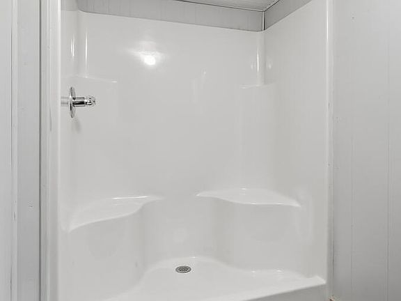 15th image of 225 Coys Cove Ln