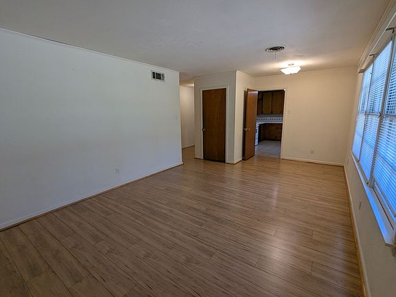 4th image of 2816 Westfield Ave
