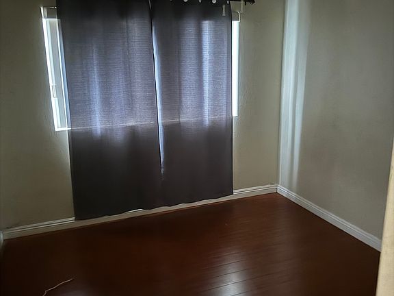 5th image of 983 Emerson St #1