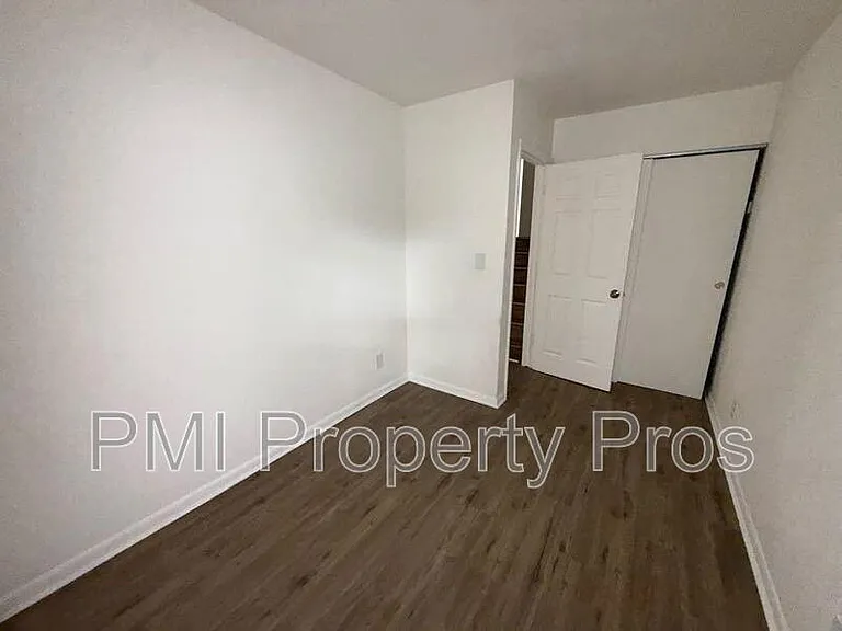 9031A N 95th St — Photo 14
