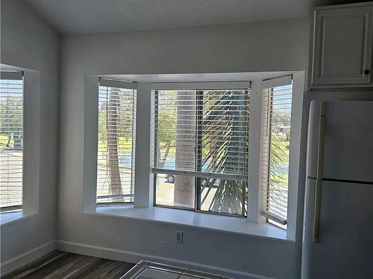 517 S Hewes St #B — Photo 12