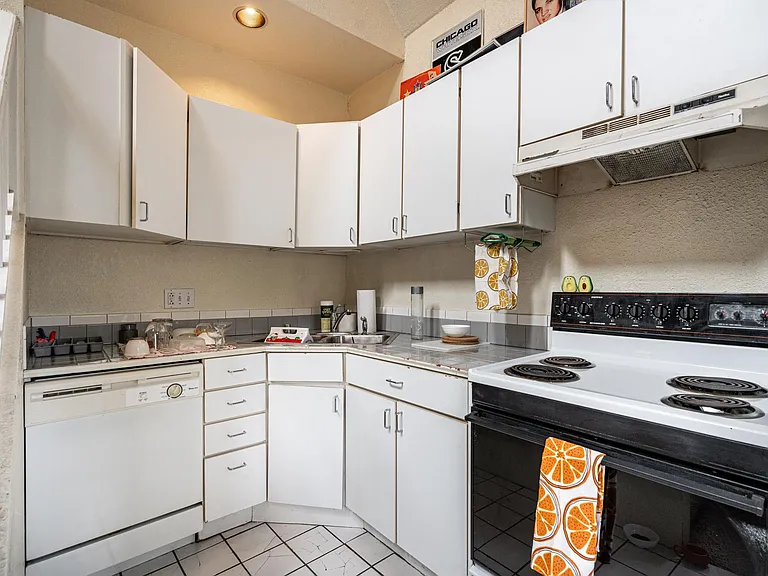 1627 N Farwell Ave #C — Photo 9
