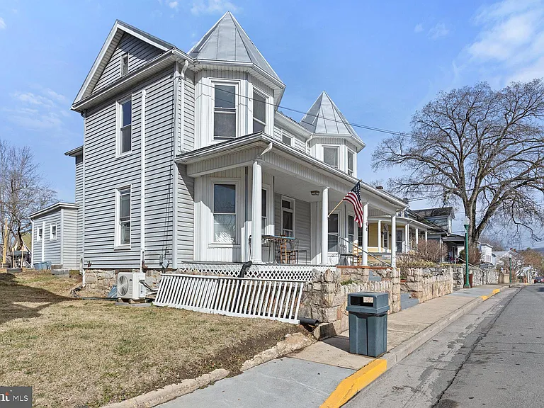 106 N Main St — Photo 3