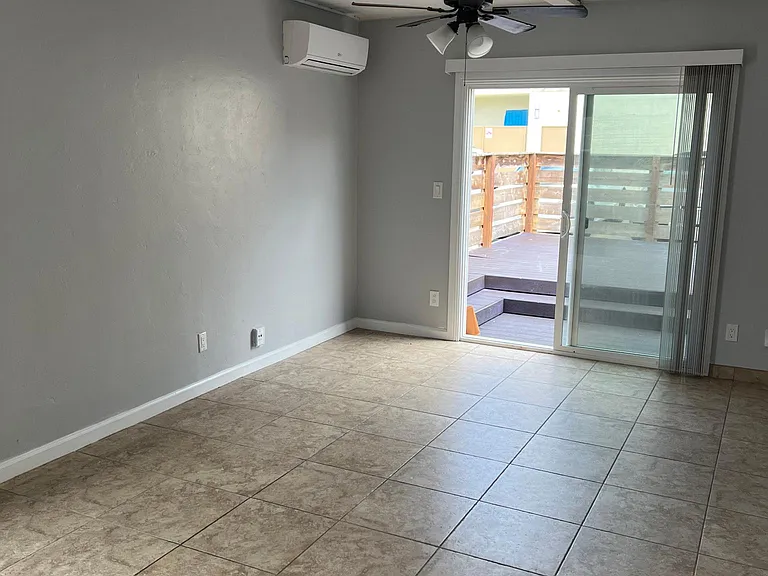982-86 Tourmaline St — Photo 4
