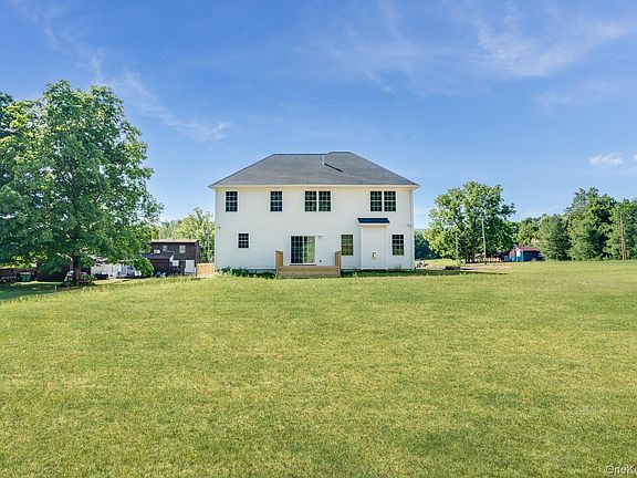 2nd image of 989 Freedom road