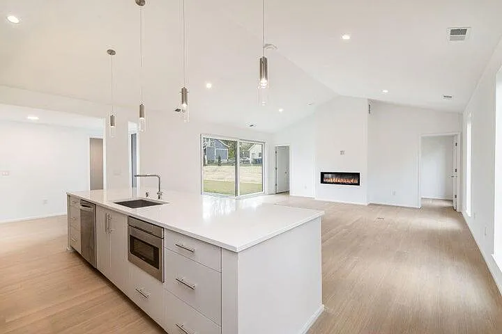3 bed, 2.5 bath, 1885 sqft, $3,890 — Photo 3