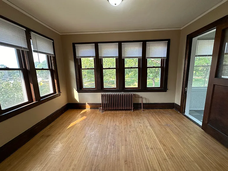 1606 James Ave N #2 — Photo 3