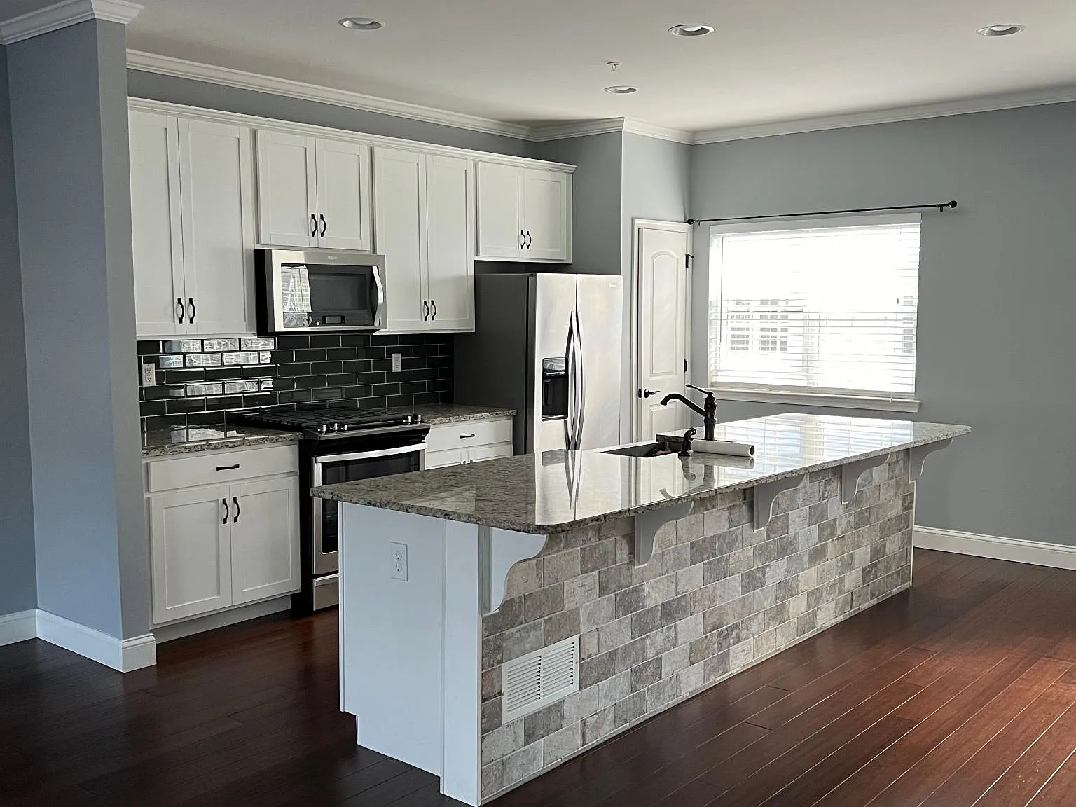 3 bed, 2.5 bath, 2178 sqft, $3,550 — Photo 2