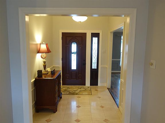 5th image of 16202 Elmwood Park Ct