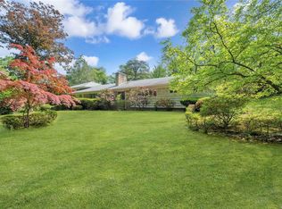 15 East Rd, Sands Point, NY 11050