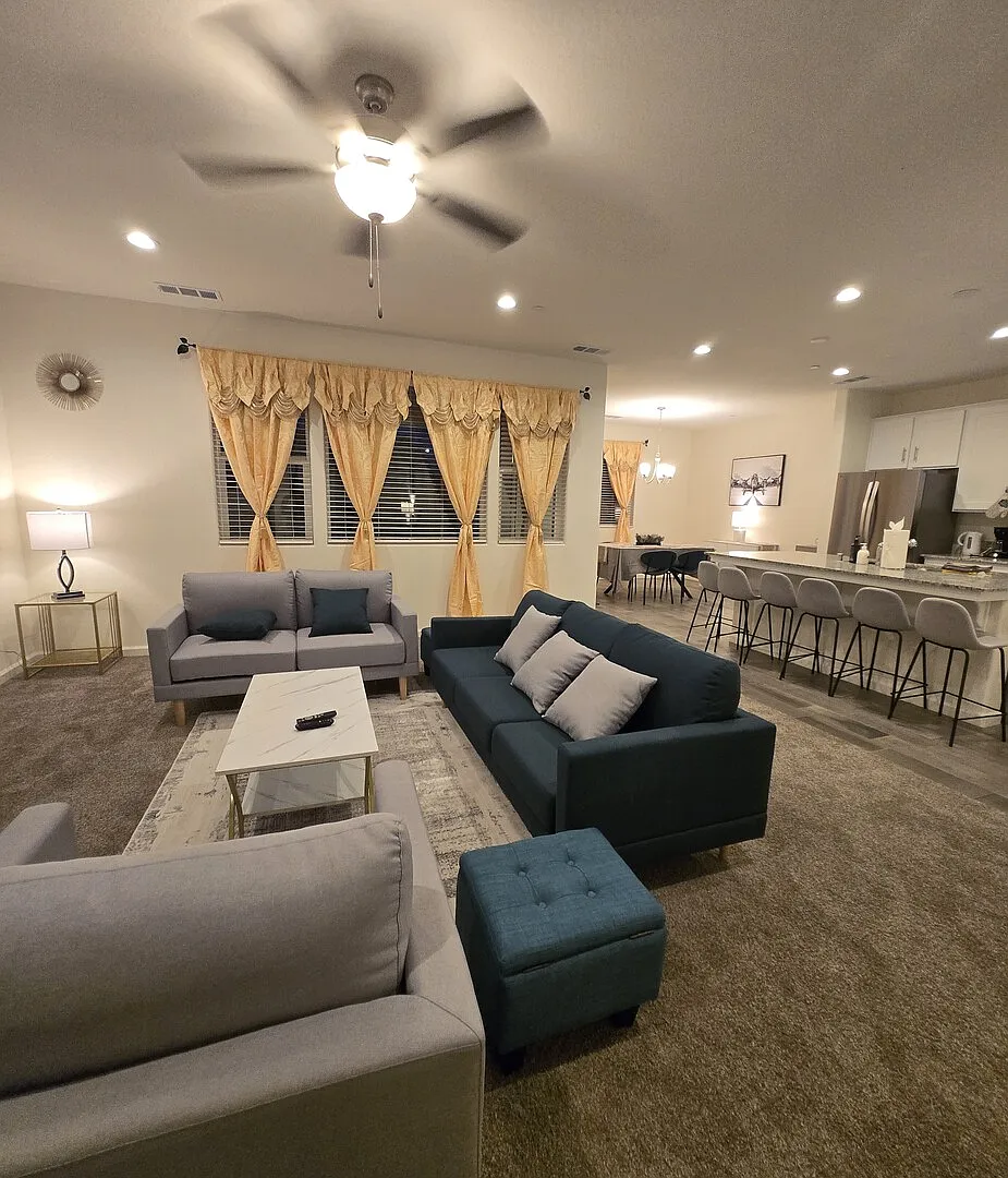 Elegant Tulare Retreat with Alluring Style and Comfort for Families — Photo 1